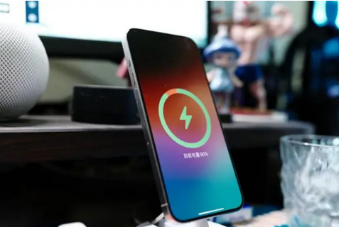 禹王台苹果15换屏服务分享用什么充电器给iPhone15充电更好 